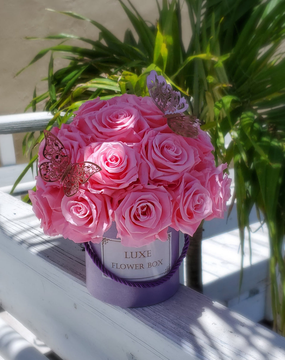 <transcy>Caja pequeña en forma de bola con rosas -duración más de un año</transcy>